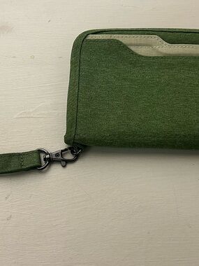 Wallet Canvas Wristlet Wallet in Olive Green with Detachable Strap